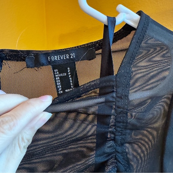 black dress - Picture 4 of 5